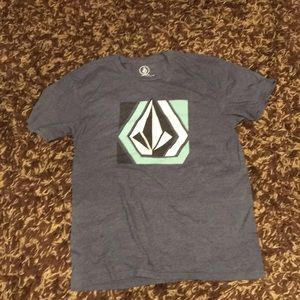 Volcom navy blue t-shirt with a volcom sign